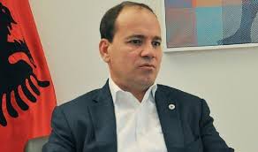 AKUZAT PËR GRUPET KRIMINALE/ Nishani-Ramës: I keni dhënë tendera bandave për të blerë vota