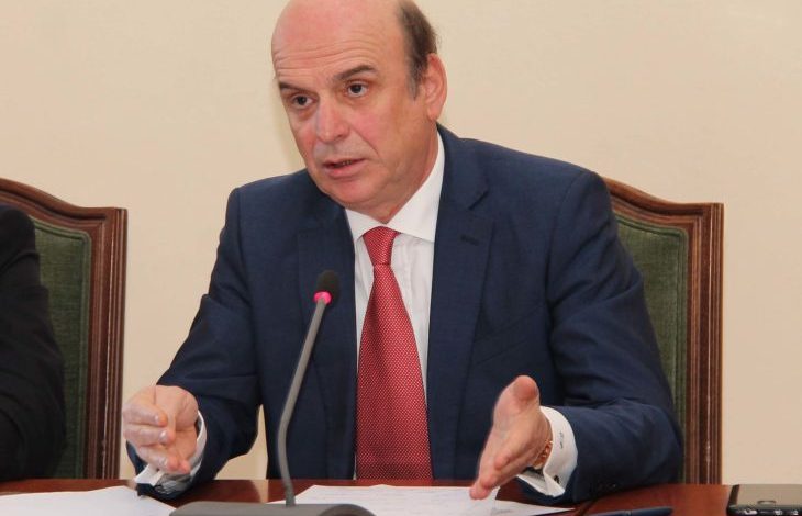 U AKUZUA HAPUR PËR VENDIMET PARTIAKE TEK “BUJQËSI”/ Panariti nis mëngjesin në FB: Nuk më bëni asgjë