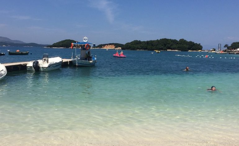 KOMENTET/ Turisti anglez: Vizitojeni patjetër Ksamilin! Shqiptarja: Po çfarë thua. Aty se kanë idenë e turizmit