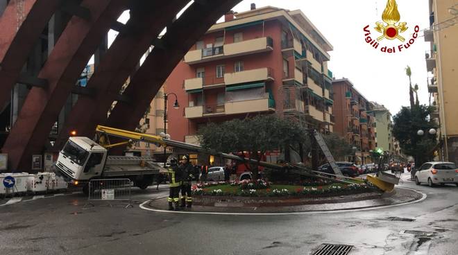 SHEMBET URA NË GENOVA/ Detajet: Dhjetra të vdekur në GËRMADHA, shumë SHQIPTARË…