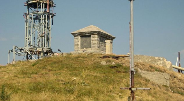 ARTIKULLI: Serbia synon t’i marrë Kosovës pikën më strategjike të vëzhgimit në Ballkan