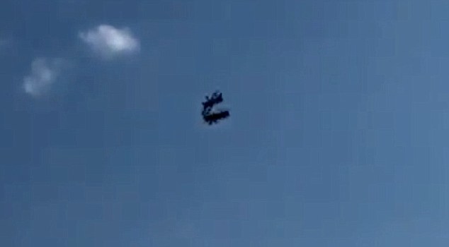 RUMANI/ Disa pilotë po zhvillonin një performancë, kur papritur dy avionë…