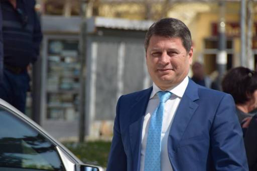 NDREU REPLIKON ME DHËNDRIN E BERISHËS/ Te fala tyt eti se është burrë, po ty duket se ti ka helmuar trutë doktori