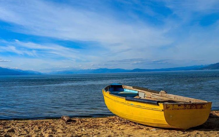 DESTINACIONI I DITËS/ Pogradeci i ADHURUESHËM. Turistët të “fiksuar” mbas liqenit dhe… (FOTO)