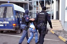 SHPËRNDANIN DROGË NË TIRANË/ Kapen 2 “korrierë” Policia ju gjeti… (EMRAT)