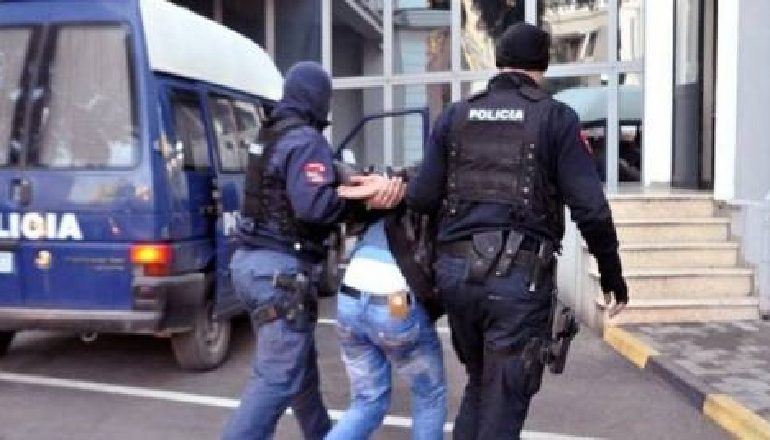 NDODH NË TIRANË/ 28 vjeçari bën “TË FORTIN” me policinë. Ja si u arrestua i riu pasi…