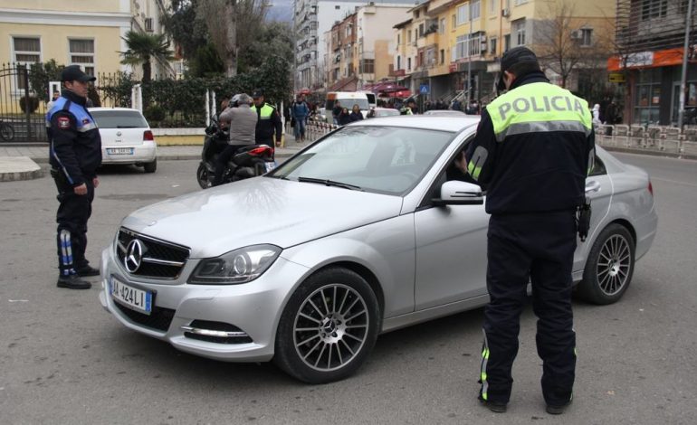 AKSIDENTET TRAGJIK NË KAMËZ/ Policia rrugore aksion kontrolli për drejtuesit e mjeteve