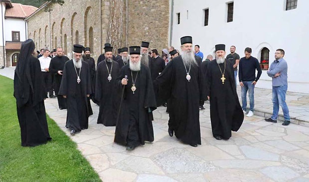 KUVENDI I KISHËS ORTODOKSE SERBE/ Patriarku Irinej seancë të veçantë për…