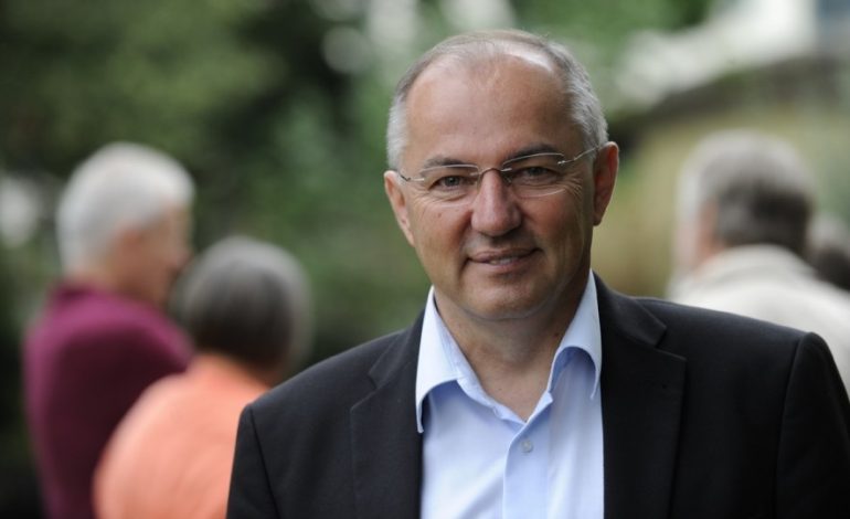 ÇËSHTJA E KUFIJVE/ Deputeti gjerman: Europa nuk do të lëkundet nga SHBA për Kosovën