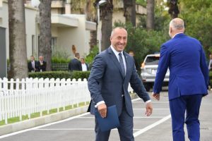 TAKIMI I LIDERËVE TË BALLKANIT/ Batutat mes Ramës dhe Haradinajt: Hiqe kollaren tani