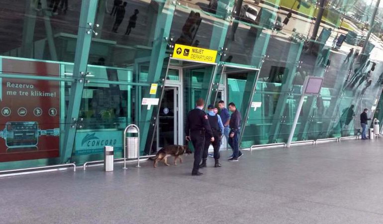 E FUNDIT/ Ndalohet 33 vjeçari dhe i bllokohen 84000 USD e 3500 Euro. Kishte për destinacion…