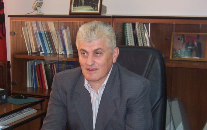 BRESHËRI PLUMBASH NDAJ BANESËS SË LALËS/ Rrokaj: Mbështetje për gazetaren, liria e medias është në rrezik