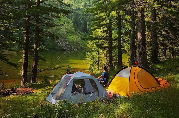 FOTO: Ja si duket një ditë KAMPINGU në zonën e “Rugovës”. Turistët të mrekulluar