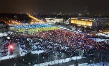PROTESTAT NË RUMANI/ Shikoni se çfarë bëjnë rumunët kundër qeverisë së tyre