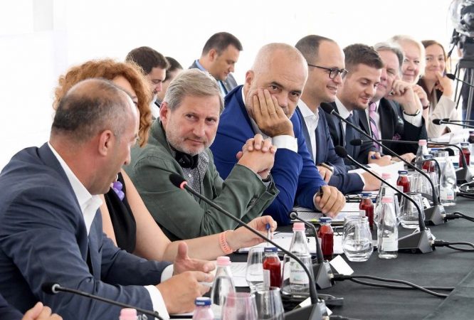 TAKIMET E LIDERËVE TË BALLKANIT/ Çfarë ndryshoi nga axhenda e samitit të një viti më parë