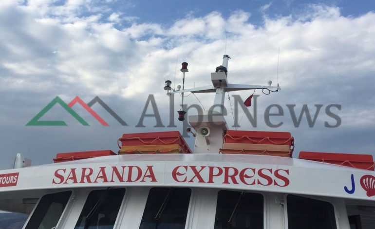 E PAZAKONTË NË SARANDË/ Përplaset ANIJA me turistë. Kapiteni i lë drejtimin “praktikantit”. Plagoset… (FOTO)