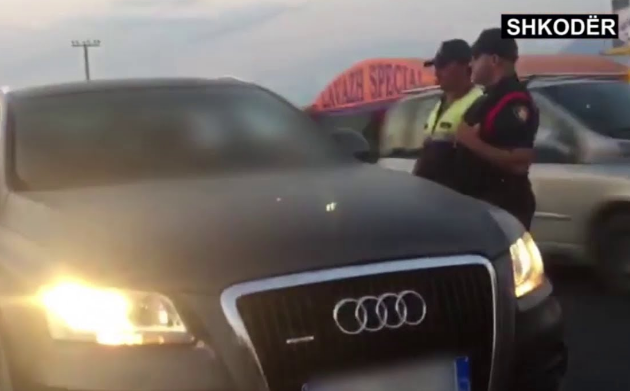 NDODH NË SHKODËR/ Dy të rinjtë me makina LUKSOZE “xhiro” në qytet me KANABIS. E pësojnë kur…