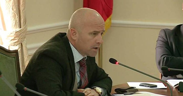 UDHËTIMI I RAMËS DREJT TORINOS/ Deputeti i PD “ironi” që në mëngjes: Avioni ishte serb, e pagoi Lazio