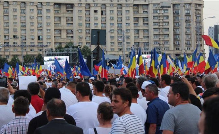 PROTESTAT ANTIQEVERITARE/ Dhunë në tubimet në Rumani, 440 të lënduar dhe shumë të arrestuar