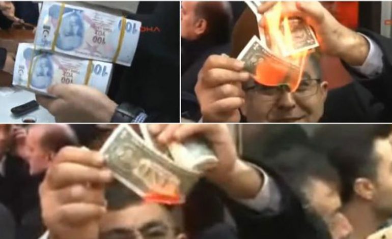 Turqit djegin dollarët, protesta pas thirrjes së presidentit Erdogan