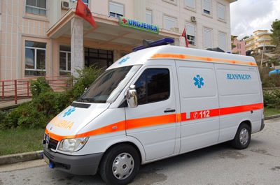 E RËNDË NË DELVINË/ Fëmija 4 vjeç pi ilaçet e gjyshes, dërgohet me helikopter drejt Tiranës