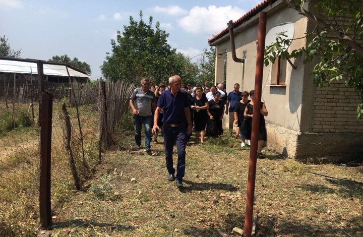 REPORTAZHI/ Në fshatin e masakrës, atje ku u shua një familje dhe u hap një varrezë e re