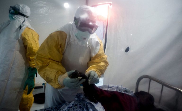 “SHPËRTHIMI” I EBOLA/ OBSH jep ALARMIN: 78 raste të rregjistruara, 44 të vdekur