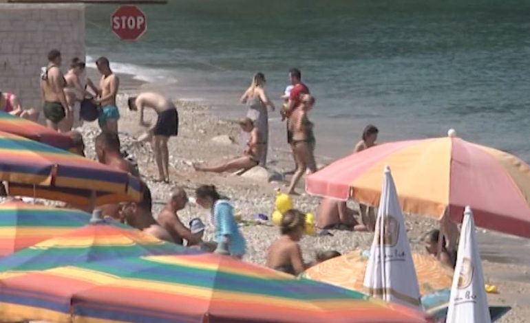 SIGURIA SHËNDETËSORE NË PLAZH/ Mbi 1100 pushues përfituan kujdes falas në Vlorë