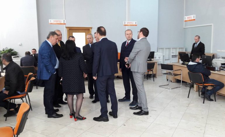 24 ORË PËR TË HAPUR NJË BIZNES, 30 DITË PËR TA MBYLLUR/ Xhelilaj: Ja si shmangen vonesat