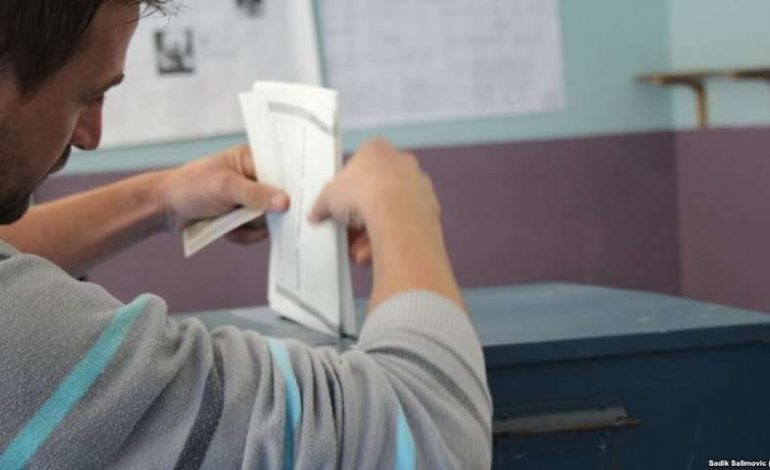 ZGJEDHJET NË BOSNJE/ Udhëheqësi serb akuzon SHBA për ndërhyrje, Ambasada mohon akuzat