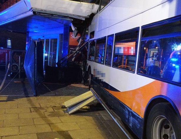 TRAGJIKE NË LONDËR/ Shoferi humb kontrollin e AUTOBUZIT. Vdesin dy persona (VIDEO)
