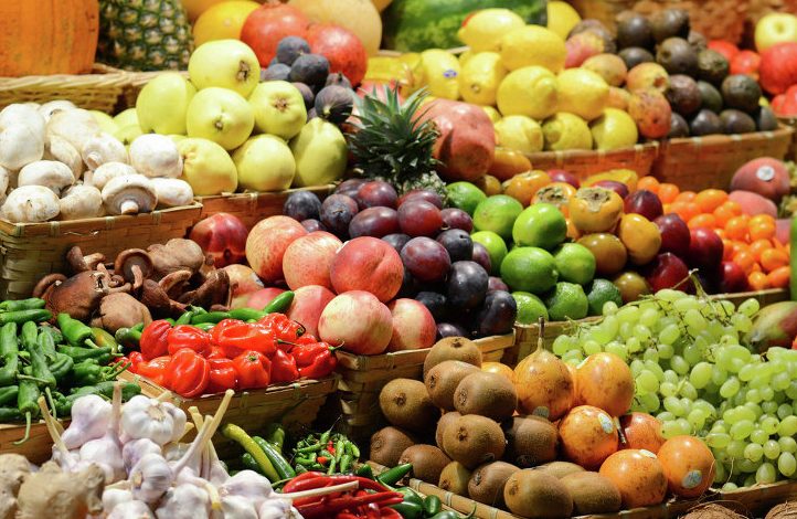 SKANDALI/ Frutat dhe perimet me nitrite 10 herë më të lartë se norma. Asnjë laborator nuk…