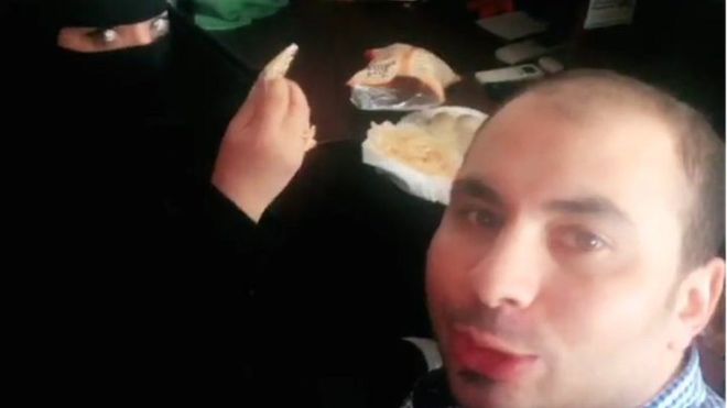 SKANDALI NË EGJIPT/ Burri arrestohet pasi hedh një video në TWITTER. Shkel ligjet e …