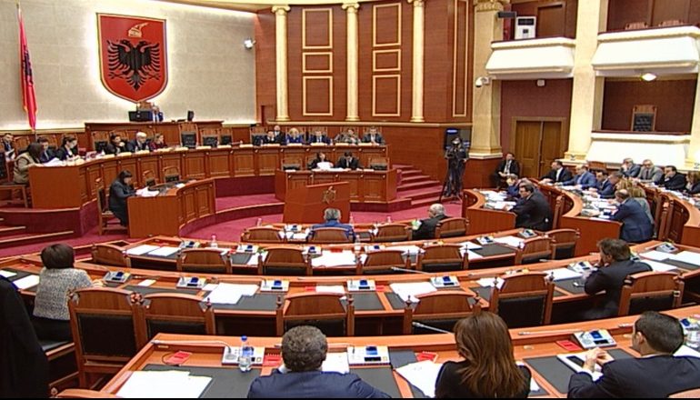 NISJA E SESIONIT TË RI PARLAMENTAR/ Detajet: Lëvizjet e para të PARTIVE. Opozita përcakton “objektivin” e këtij viti
