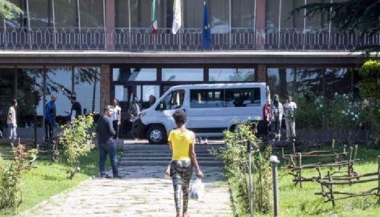 ARDHJA E EMIGRANTËVE NË SHQIPËRI/ Zhduken 40 emigrantë të anijes ‘Diciotti’