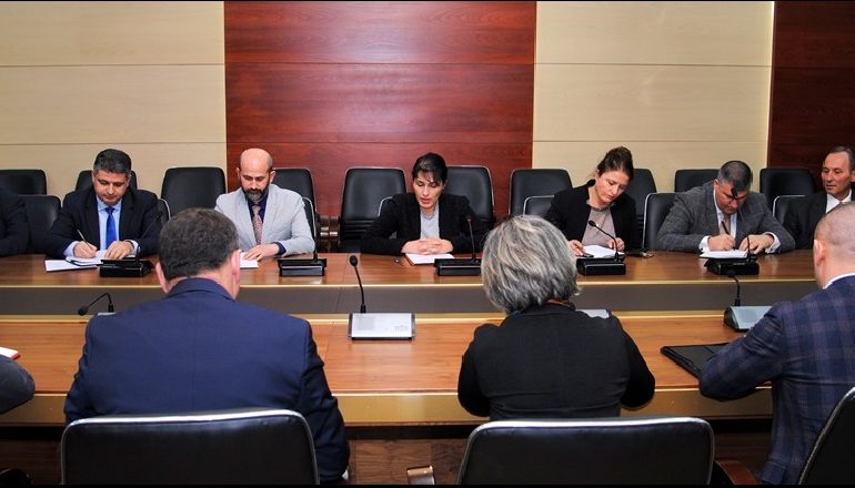 VRASJET/ Arta Marku mbledh prokurorët në rrethe: Brenda shtatorit dorëzoni listën e personave në kërkim