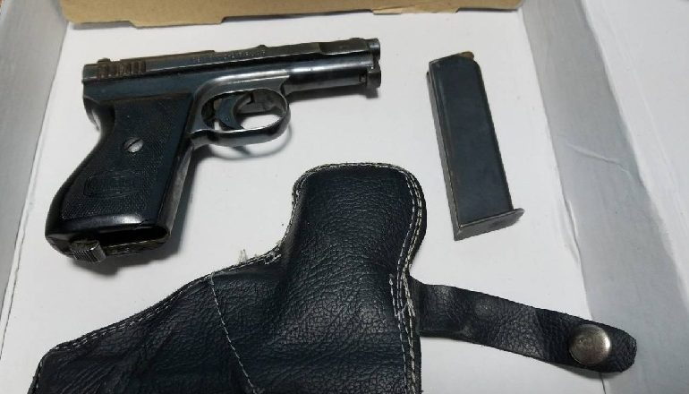“MBANTE ARMË ZJARRI NË LOKAL”/ Kapet 46 vjeçari në Pogradec, gjatë kontrollit iu gjet dhe…(EMRI)