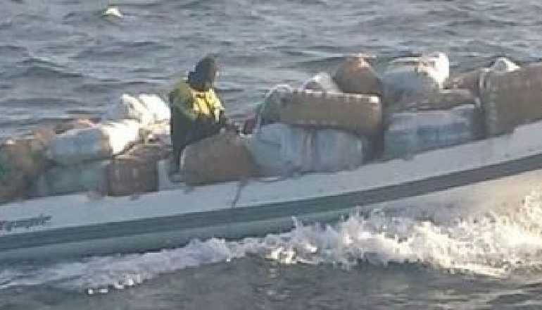 DY TON DROGË NË ITALI/ Kapen shqiptarët pas ndjekjes nga deti e ajri si në filma