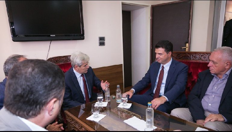 REFERENDUMI NË MAQEDONI/ Basha thirrje shqiptarëve: Dilni e votoni