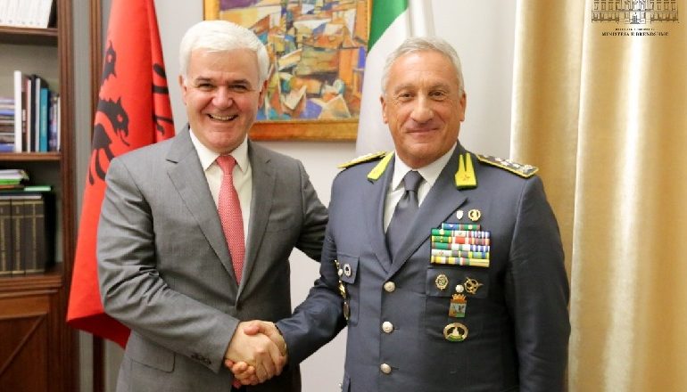 MONITORIMI NGA AJRI/ Xhafaj takon kreun e Guardia di Finanza: Këtë vit në Shqipëri më pak kanabis