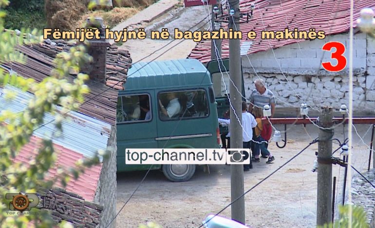 NDODH NË KORÇË/ Nxënësit ikin në shkollë në bagazhin e furgonit. Shoferi i…