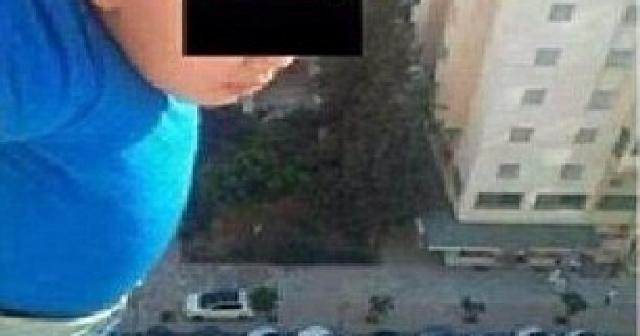 TRONDITËSE/ Drama e DEPORTIMIT. Babai shqiptar kërcënon se do HEDHË fëmijët nga ballkoni