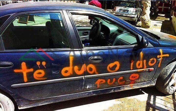 ROMANTIKE! “Të dua…o idiot! (FOTO)