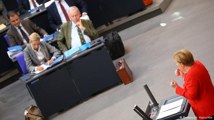 KANCELARJA MERKEL BËN THIRRJE NË BUNDESTAG/ Hebrejtë dhe myslimanët janë pjesë e shoqërisë sonë