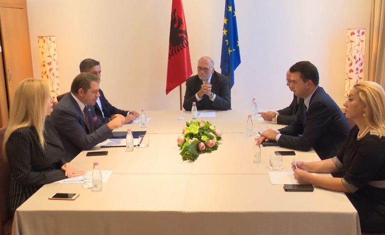 MARRËVESHJA U NËNSHKRUA/ Zënkat morën fund. Mesila Doda takon Bashën