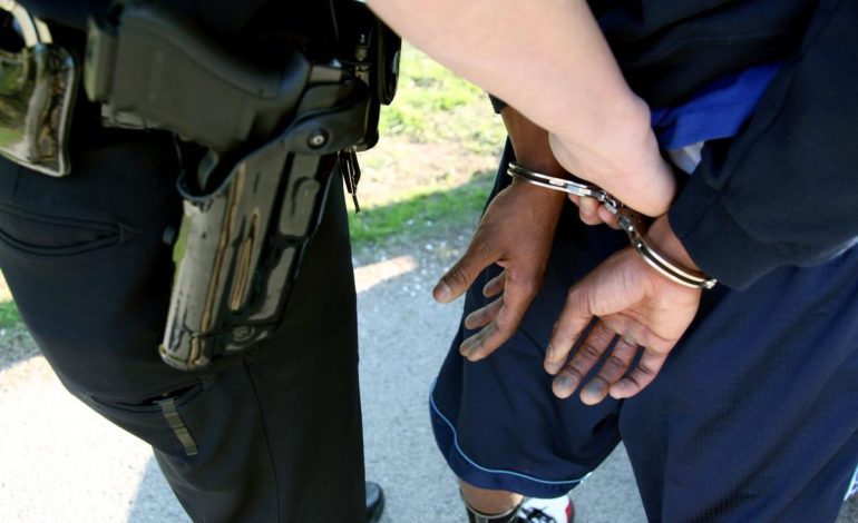 NDODH NË KUKËS/ Lëvizte me makinë pa leje drejtimi. 24 vjeçari kapet MAT nga policia