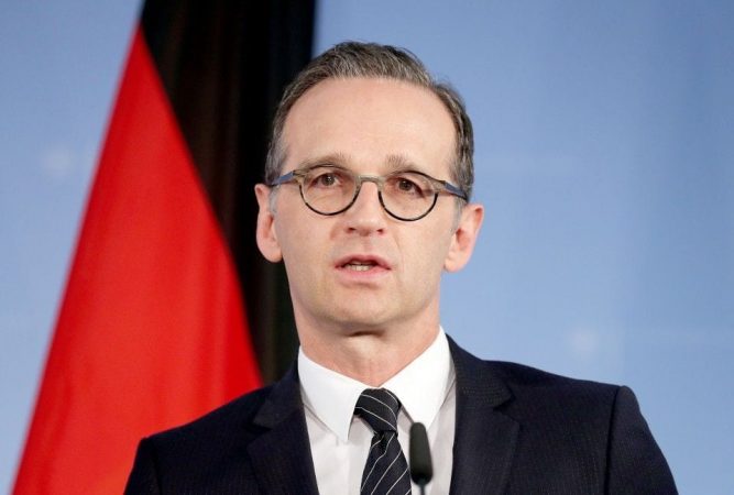 VIZITA E MINISTRIT GJERMAN/ Mass takohet me Bashën, fokusi tek dalja nga kriza politike