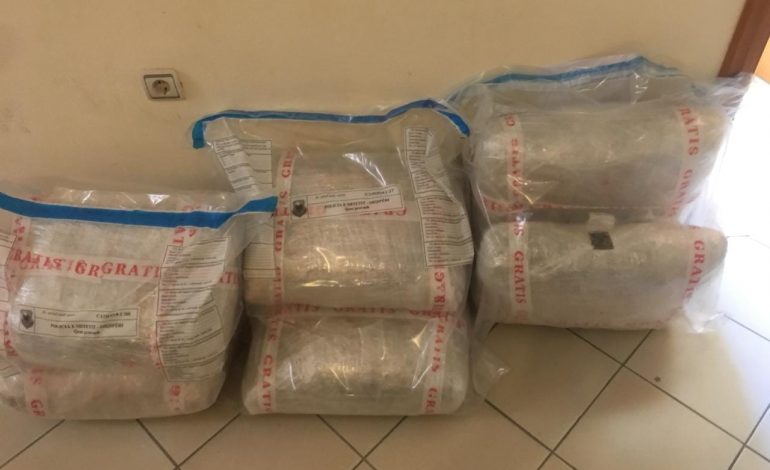 “ME LËNDË NARKOTIKE ME VETE”/ Kapen shqiptarët nga Konispoli, po dërgonin në…(EMRAT)