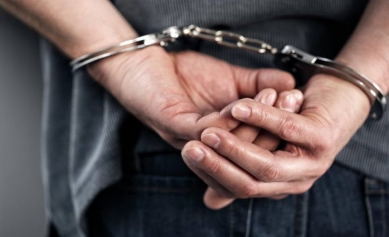 E FUNDIT/ Grabiti paratë e një lokali në Gramsh, kapet autori 27 vjeçar (EMRI)
