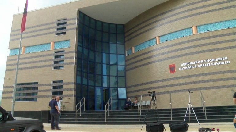 KULTIVUAN LËNDË NARKOTIKE/ Gjykata e Shkodrës jep vendimin: 42 vite burg për 10 shkodranët, 8 të tjerë…(DETAJET)